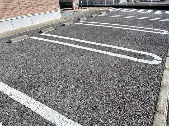 プランドールの駐車場|車をお持ちの方に嬉しい駐車場付きの物件です