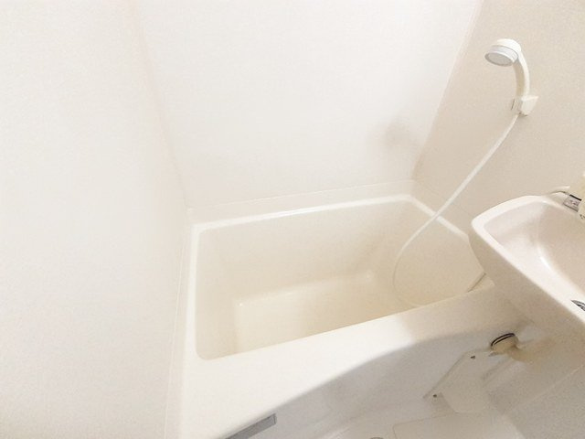 ラフィネ天久保Ａの浴室|お風呂です