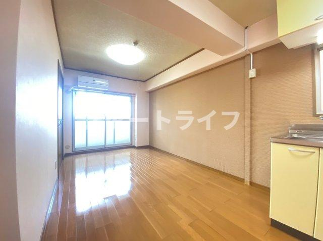大阪市淀川区東三国６丁目の賃貸マンションの居間・リビング
