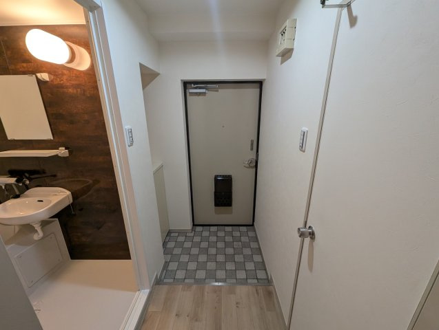 ローズコーポ新大阪7の玄関