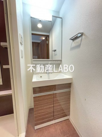 HRフロントリーガル難波WESTの洗面所