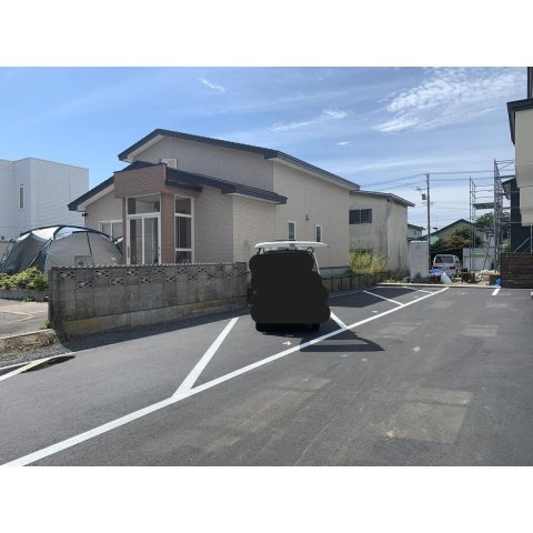 NAGI WAKATAKEの駐車場