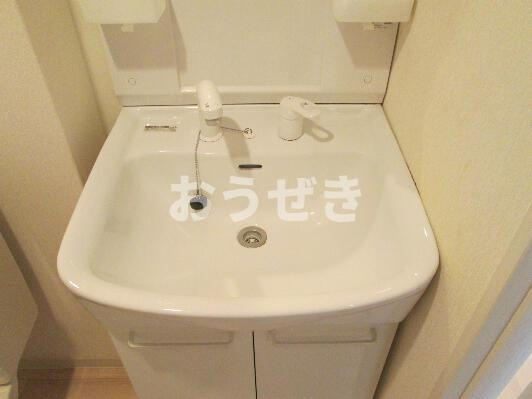 リバージュ弘明寺の独立洗面台