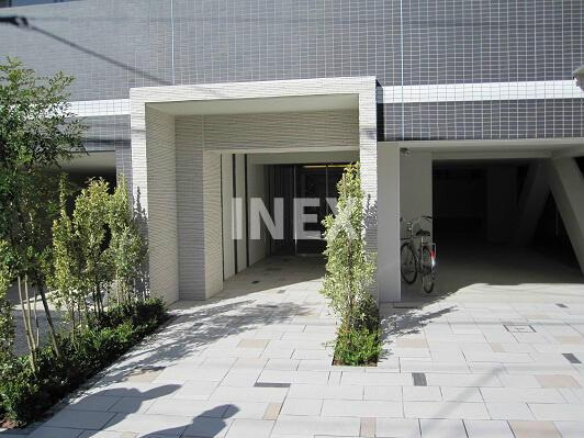 横浜市西区中央１丁目の賃貸マンションのエントランス