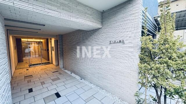 横浜市西区中央１丁目の賃貸マンションのエントランス