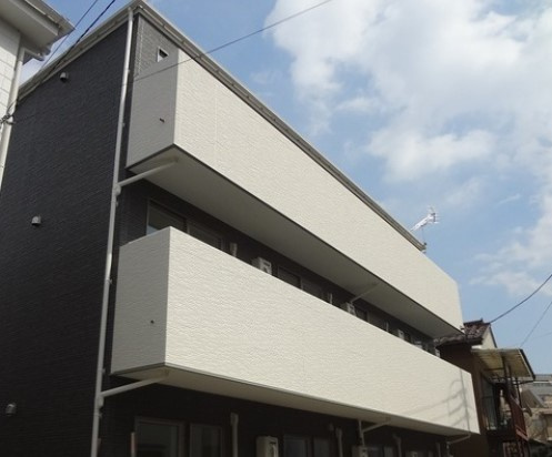 川崎市多摩区菅稲田堤１丁目のアパートのバルコニー