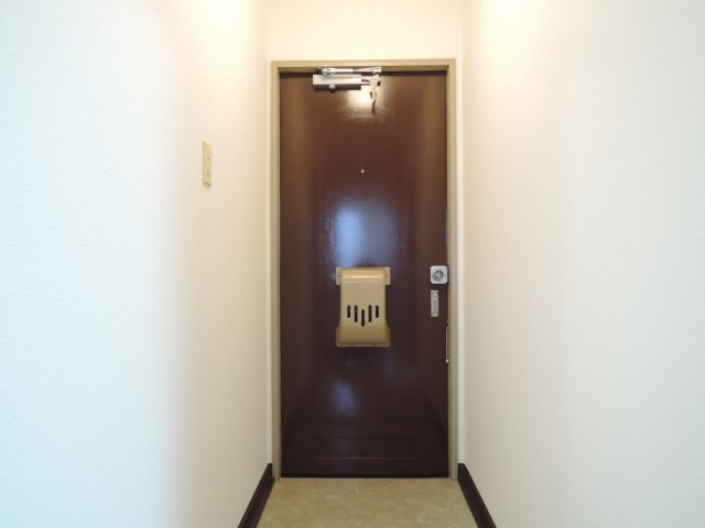 スカイメゾン富田の玄関
