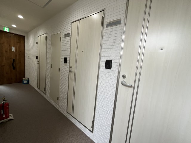 クリエオーレ菱江Ⅲの玄関