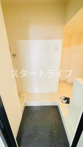 大阪市淀川区西中島７丁目の賃貸マンションの玄関