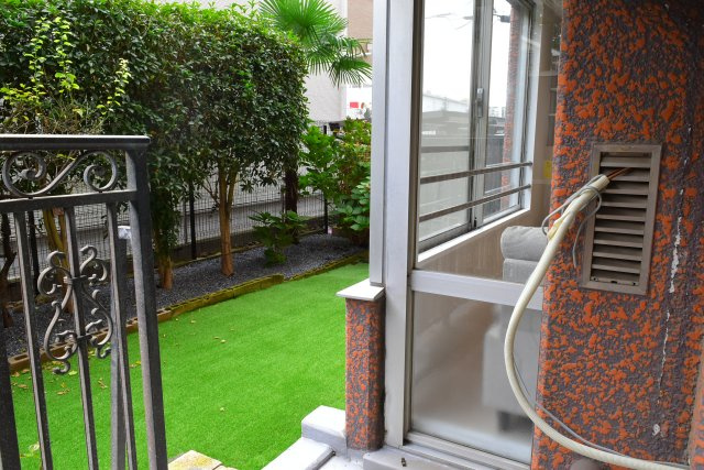 調布市多摩川１丁目の中古マンションの庭