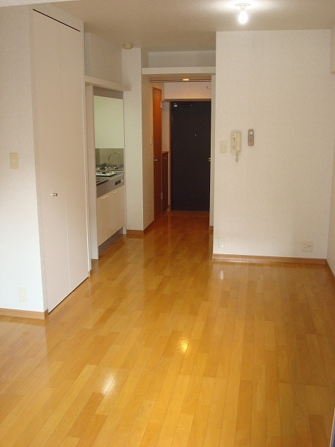 エンクレスト奈良屋の居間・リビング|こちらの居間で趣味の時間をお楽しみください