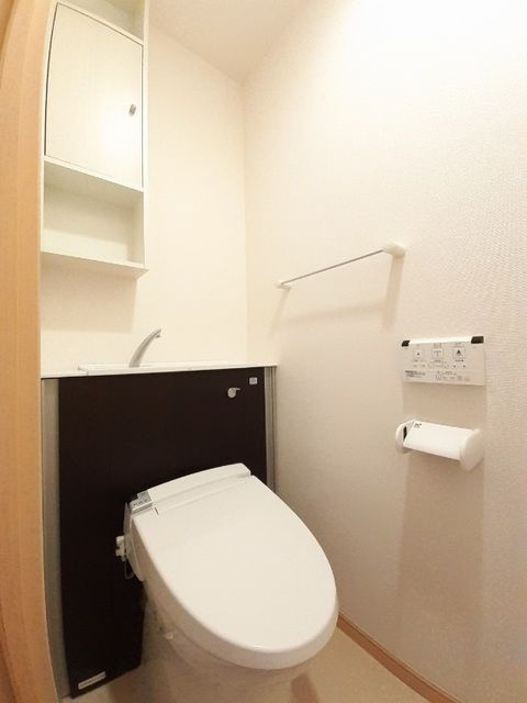 ヴィラージュ経堂のトイレ|洗浄便座付きのトイレは手洗い付き