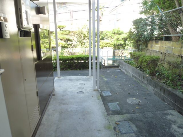 玄関扉前※参考写真