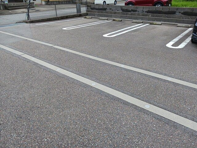 ラ・ロマ－ネ　Ⅱの駐車場
