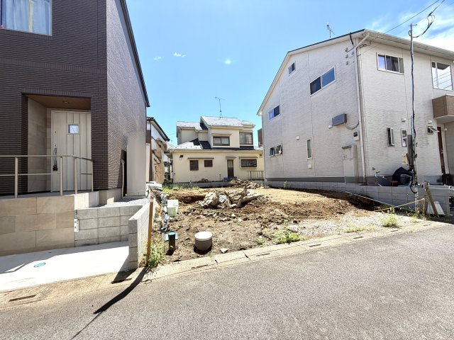 越谷市恩間１０期１号棟リガーレ　新築戸建の外観|綺麗に整地された安心の建築場所。建物が建つ前の土台となる土地の魅力をしっかりご確認いただけます。
