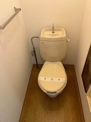 エヌ・ケイ・ハイツのトイレ|退去前につき別のお部屋の写真です。