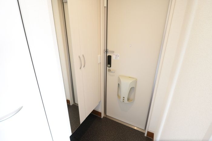Ｄ－ｒｏｏｍ小矢部　A棟の玄関