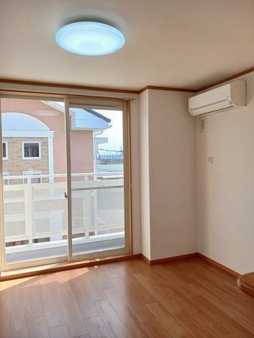 オレンジ　ハイツ　Ａの居間・リビング|こちらの居間で趣味の時間をお楽しみください