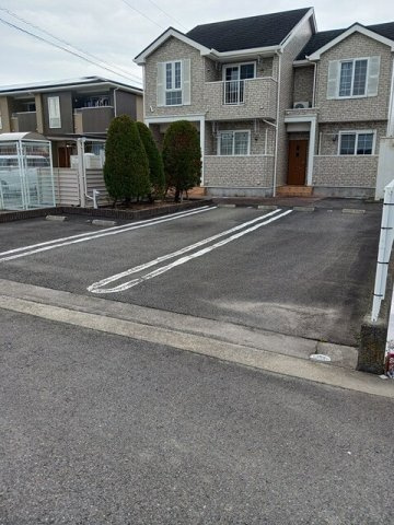 プロヴァンス　Ａの駐車場|駐車場があるので、車を買う予定の方も安心です