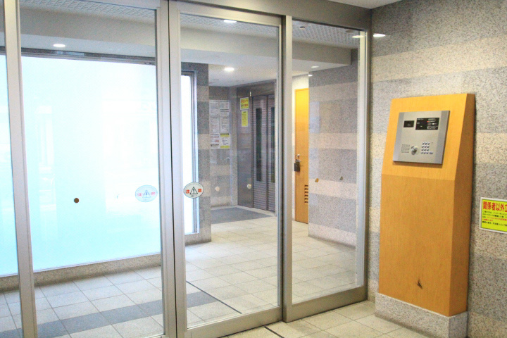 横浜市中区末吉町２丁目の賃貸マンションのロビー