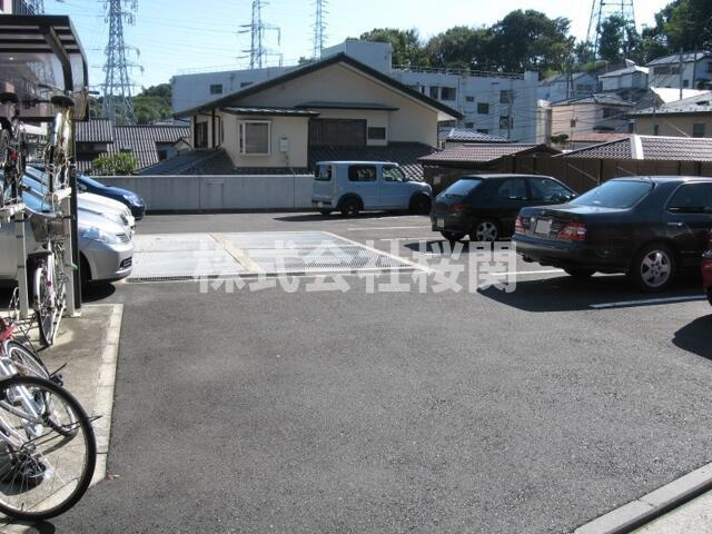 相光マンションとつかの駐車場|平置き
