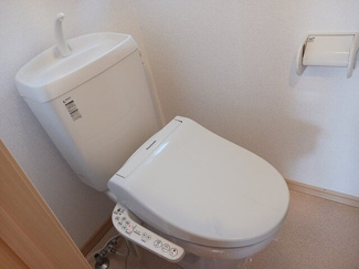 【トイレ】 | ブライト　ガーデン | 落ち着いた色調のトイレです