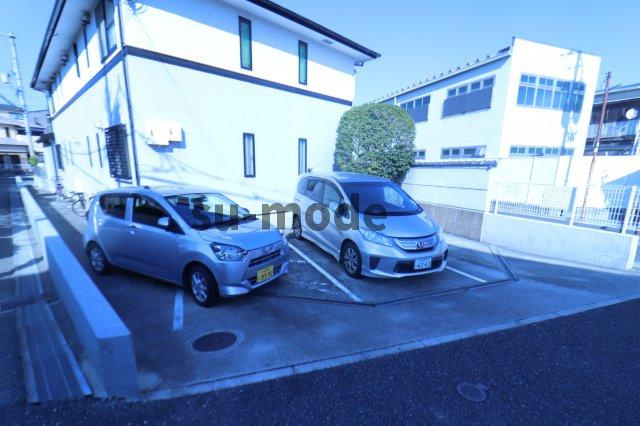 メゾン市川の駐車場