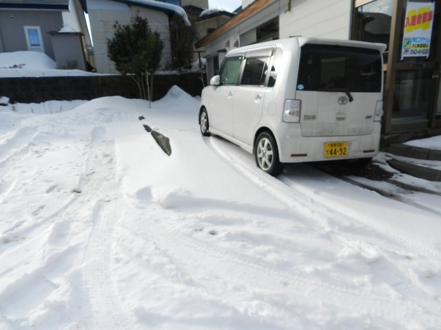 室蘭市高砂町３丁目１６-7戸建の駐車場