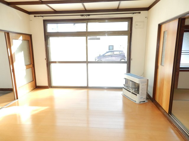 室蘭市高砂町３丁目１６-7戸建の居間・リビング