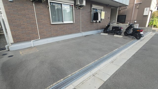 クレイノアイリス芥川の駐車場