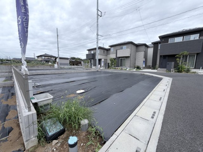 【前面道路含む現地写真】 | 【北区別所町第１期　現地外観】
※令和８年８月時点