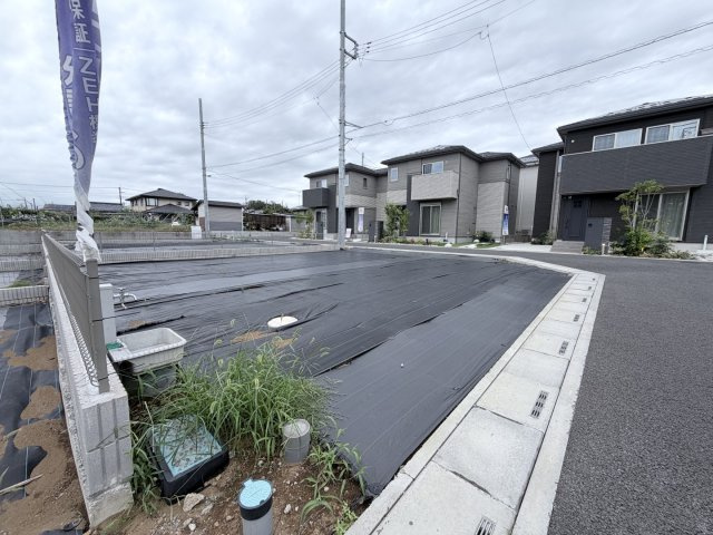 【前面道路含む現地写真】 | 【北区別所町第１期　現地外観】
※令和８年８月時点