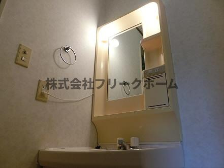三鷹市下連雀３丁目の賃貸マンションの洗面所