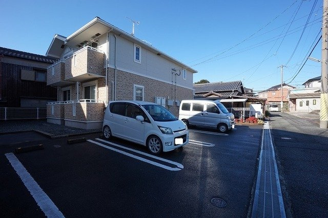 シャルマンはなのまちの駐車場