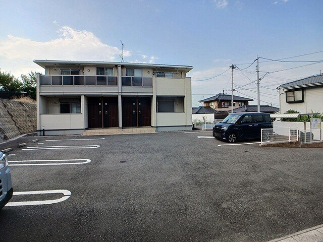 ホワイトハウス弐番館の駐車場