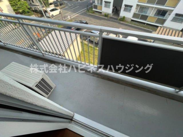 テレパレス柏てるて　北街区　３号棟のバルコニー|※同シリーズ参考写真