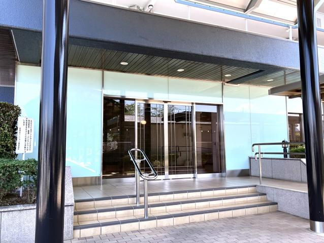 若葉台マンションのエントランス|ゆとりのあるエントランスです