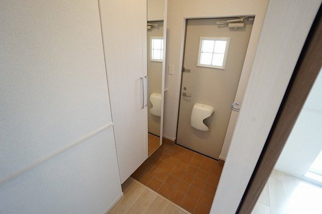 コンフォルタ茶屋の原の玄関