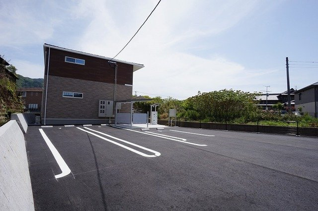 コンフォルタ茶屋の原の駐車場