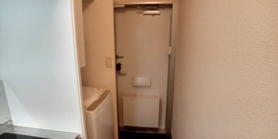 レオパレスサンシャインハイツの玄関