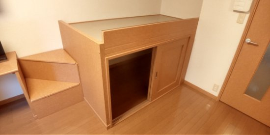 レオパレスサンシャインハイツの内装|収納付きベット