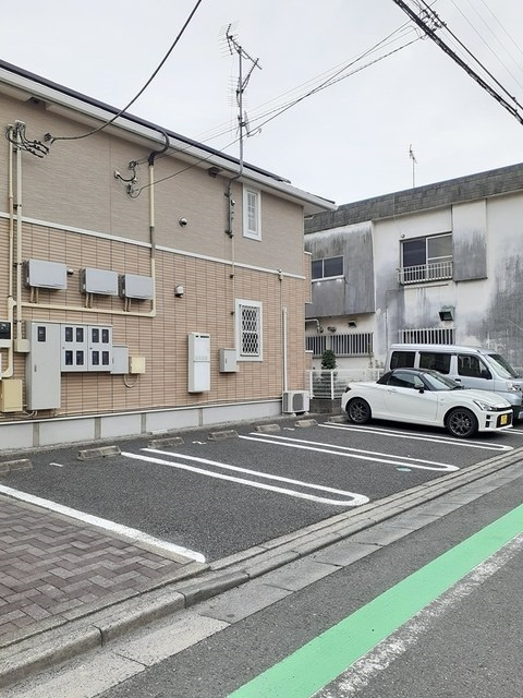 カーサ・フィオレの駐車場