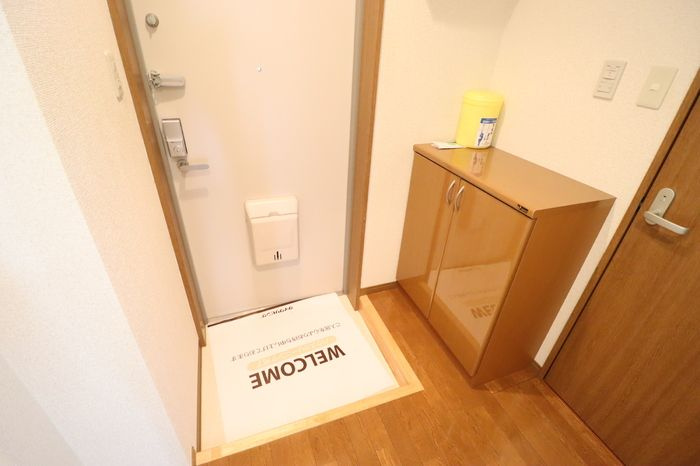 6-10番館の玄関