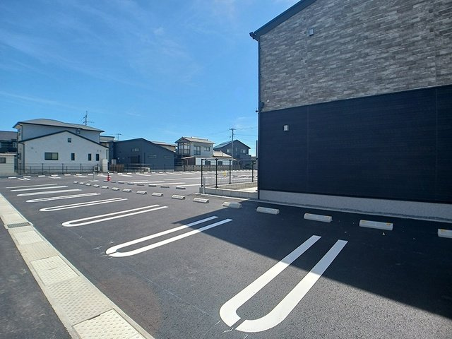 ロータス水巻２の駐車場