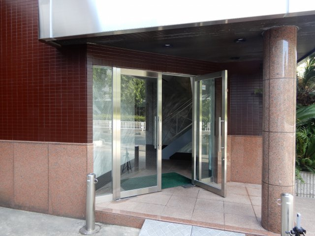 シャトー芥川のエントランス