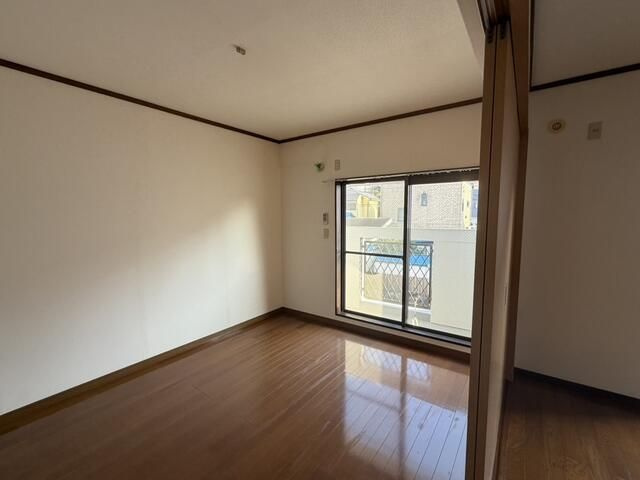 横浜市旭区鶴ケ峰２丁目の賃貸マンションの居間・リビング