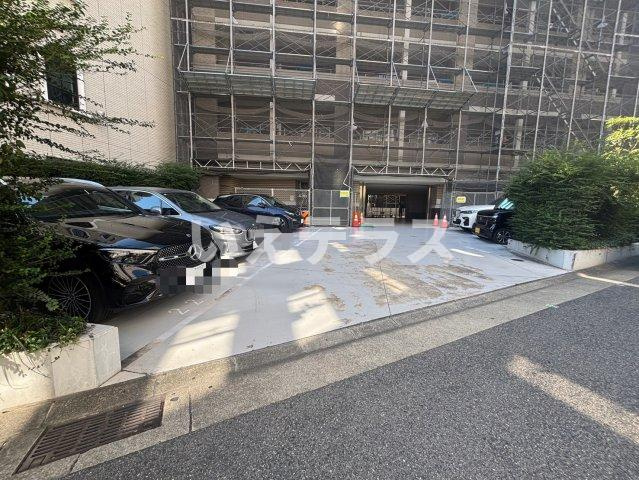 レジュール ザ・元町駅前の駐車場