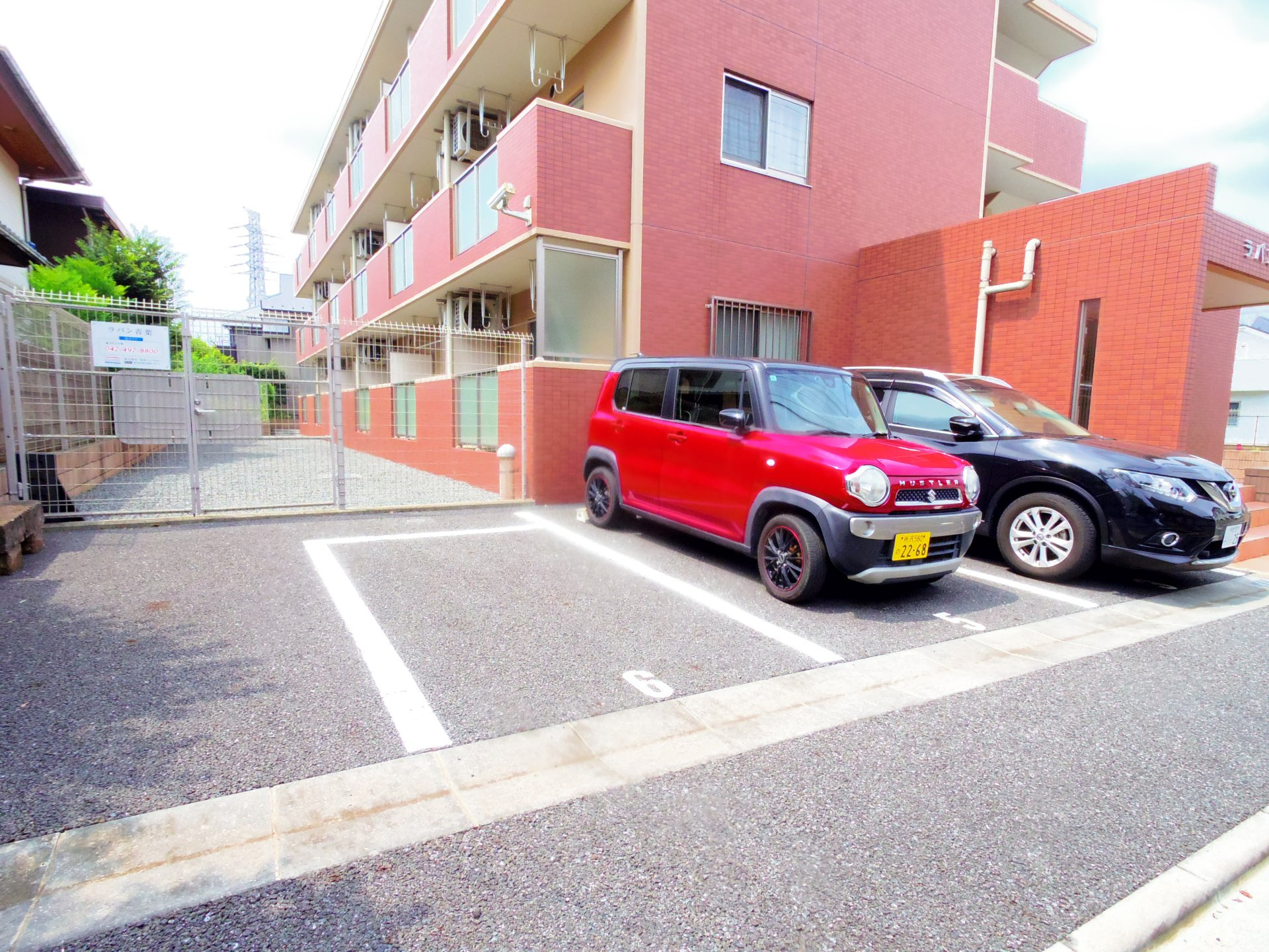 ラパン青葉の駐車場