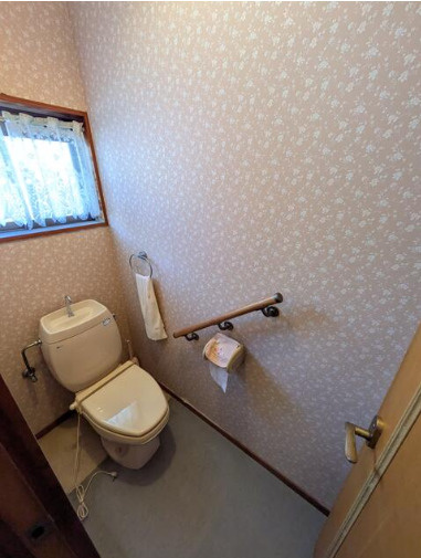 知多郡美浜町美浜緑苑2丁目　中古戸建のトイレ|落ち着いたトイレです