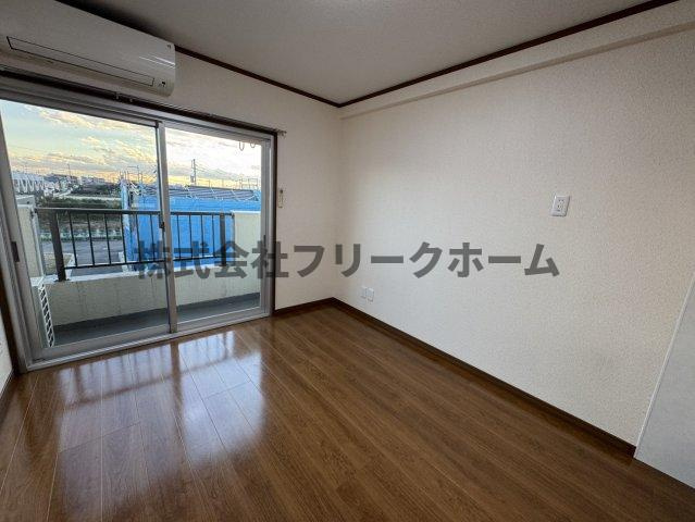 三鷹市上連雀４丁目の賃貸マンションの居間・リビング